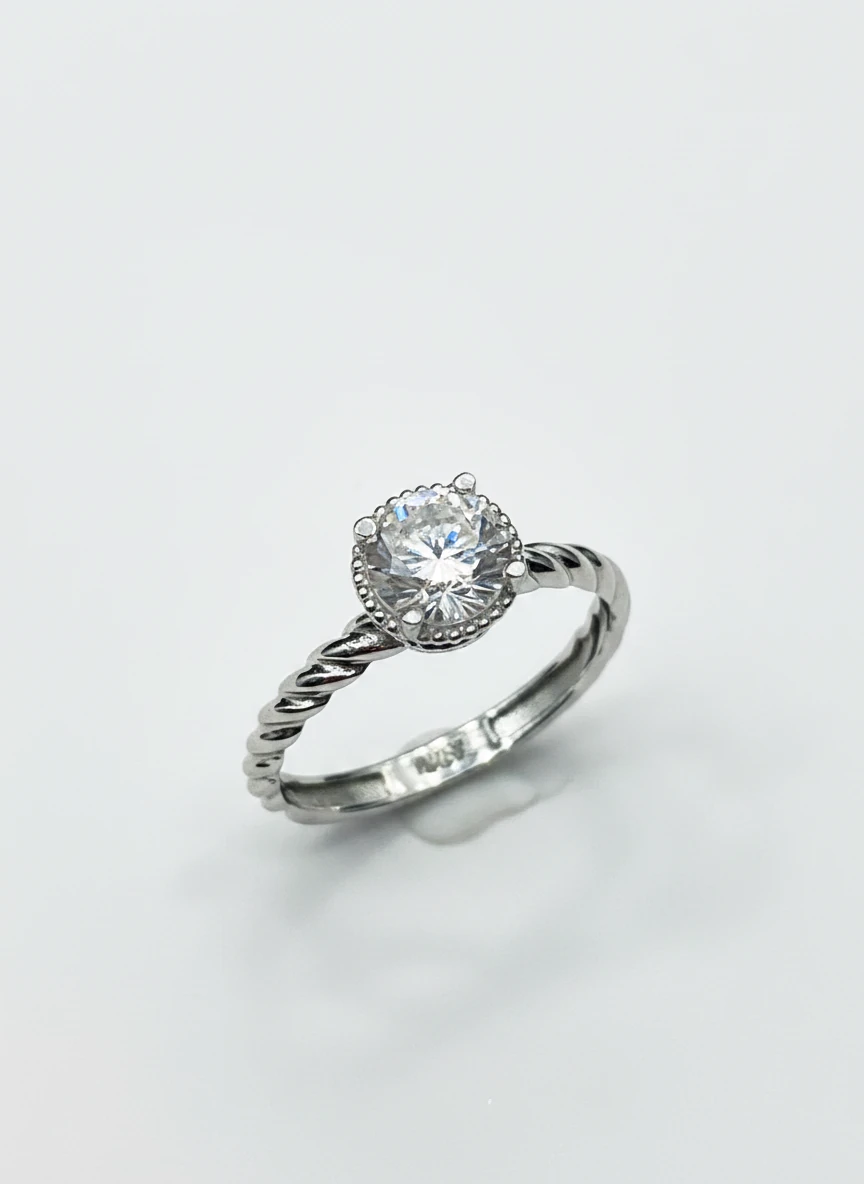 f584b931-e0d2-45a4-a8fe-95d2b7be250f انگشتر سولیتر - تصویر 1